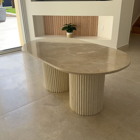 Table basse oval en marbre beige